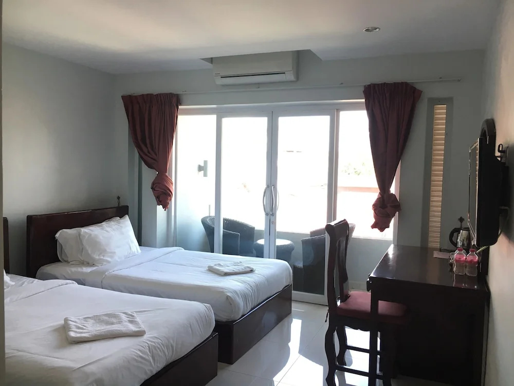 Deluxe Double room with balcony (twin beds)