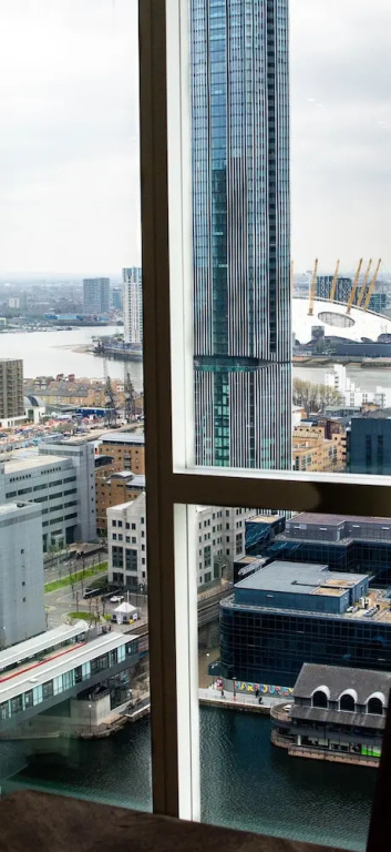 Canary Wharf By Charles Hope