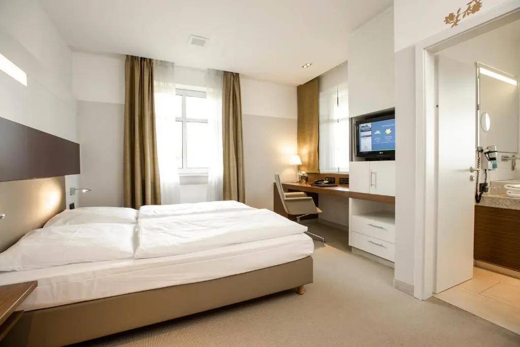 Standard Double room (full double bed)