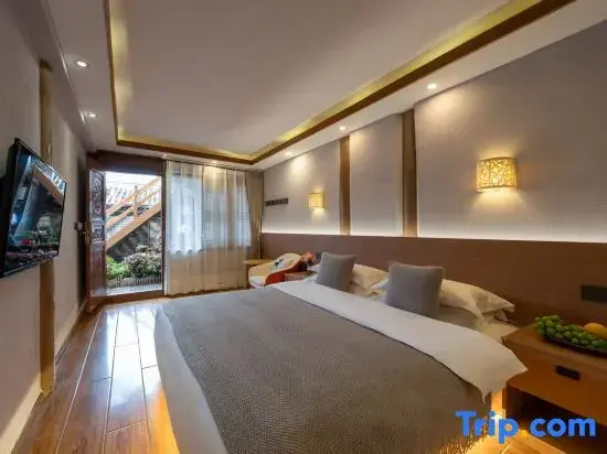 Standard Double room with courtyard view (full double bed)