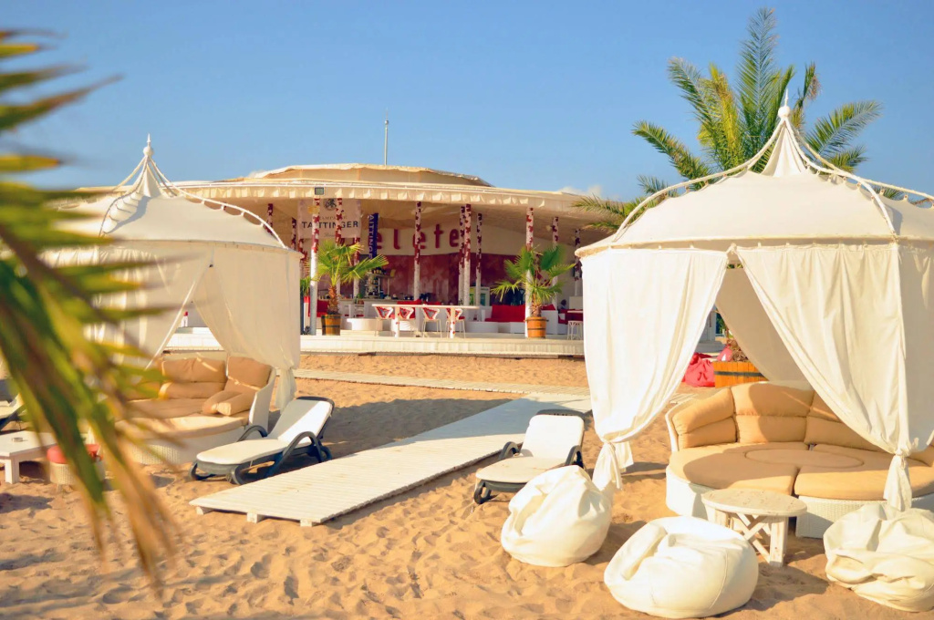 Beach & Waterfront
