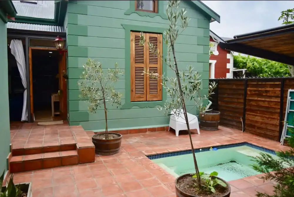 3 Bedroom House With Pool in Observatory