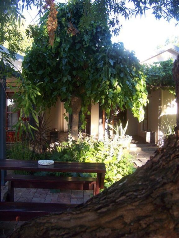 Accommodation @ LA PAIX Guest House Beaufort West image