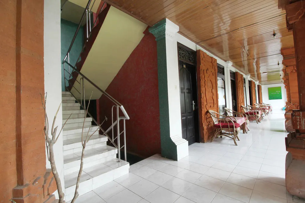 Lobby & Reception