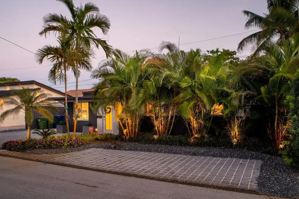 Walk to Wilton Drive - Spacious Quiet Villa 2 HOT TUB