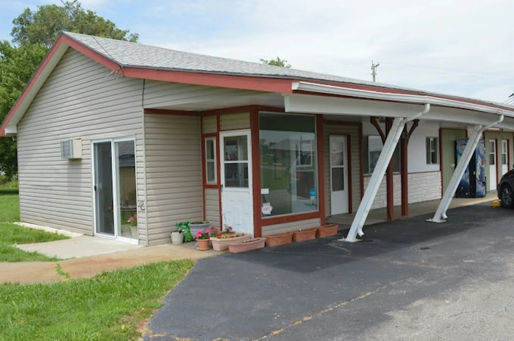 Capri Motel By OYO Elwood, Wathena