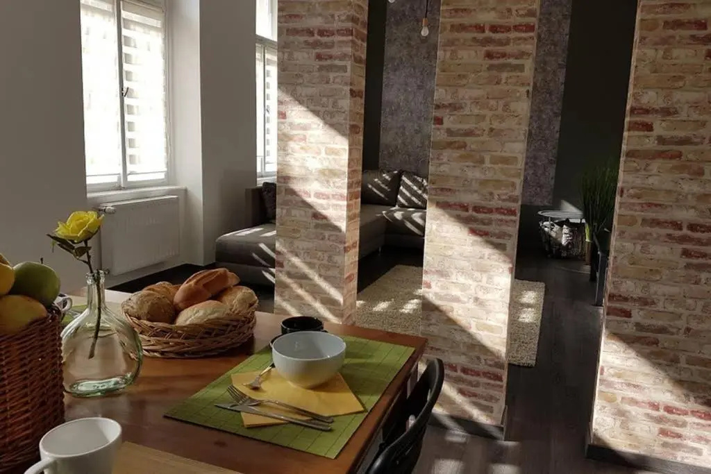 Cozy Design Downtown Apartment