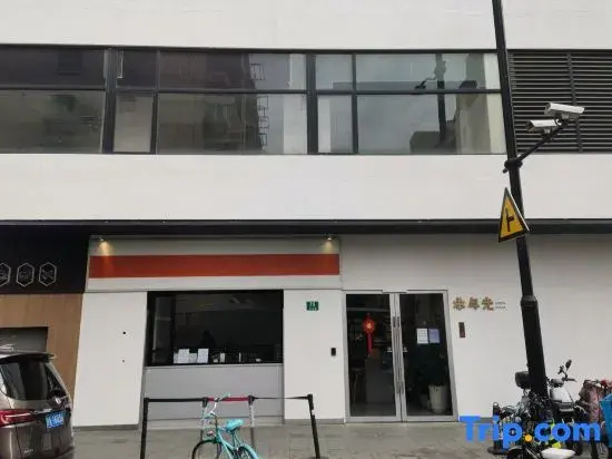 Cheng Apartment