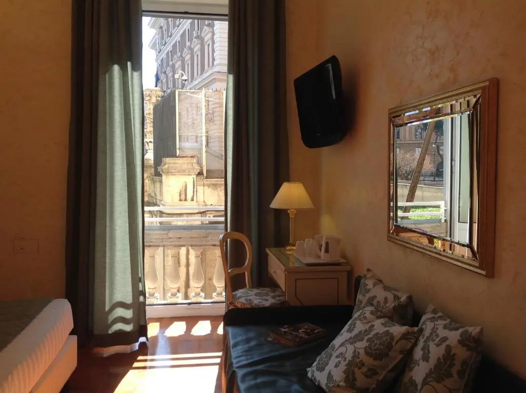 Standard Triple room