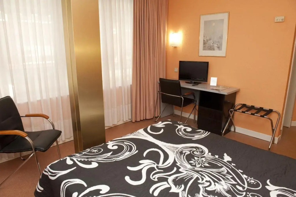Hotel photo 12