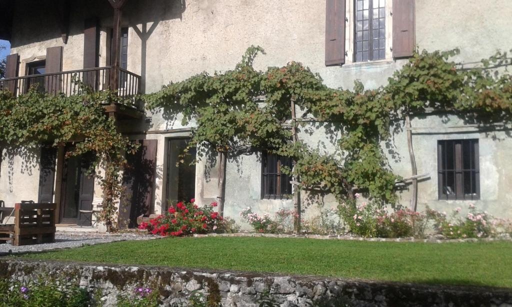 Villa monument historique au bord du lac - 12 pers