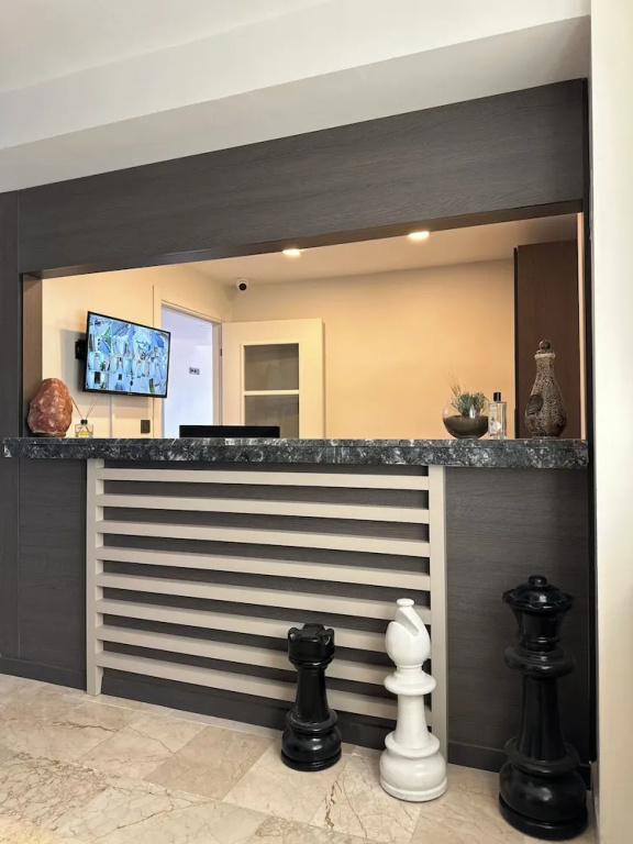 Lobby & Reception