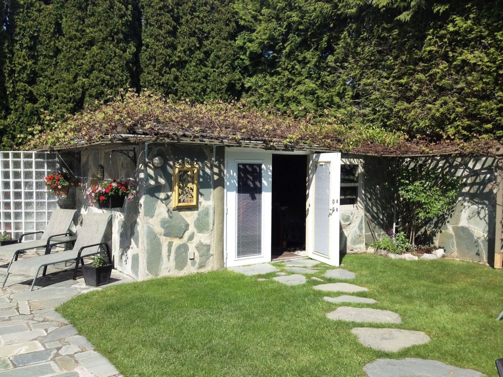 The Stone Hedge B&B