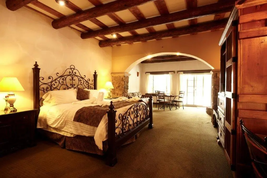 Double Suite (full double bed)