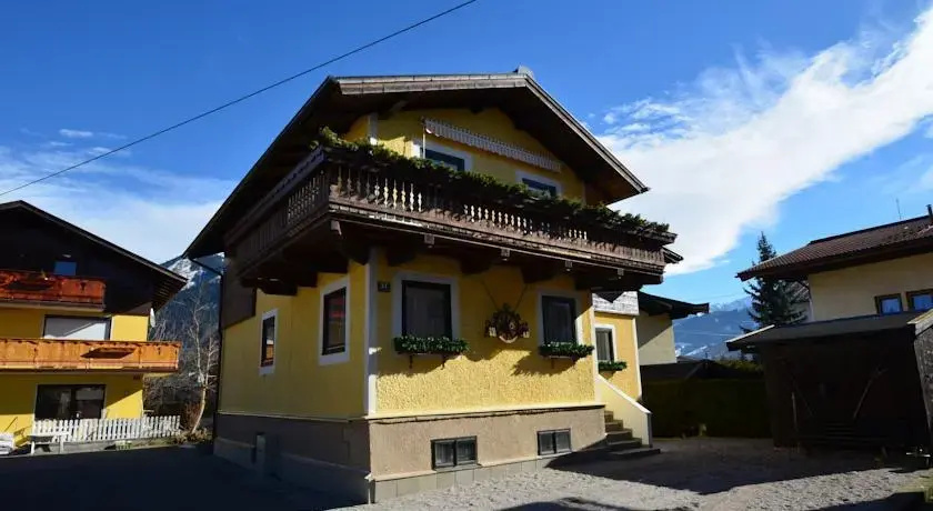 4 Seasons Holiday House