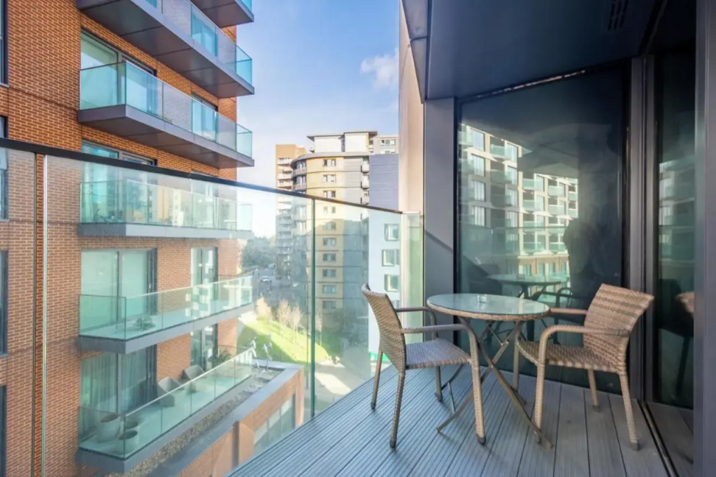 Modern Serviced Apartments near Ealing by MySquar