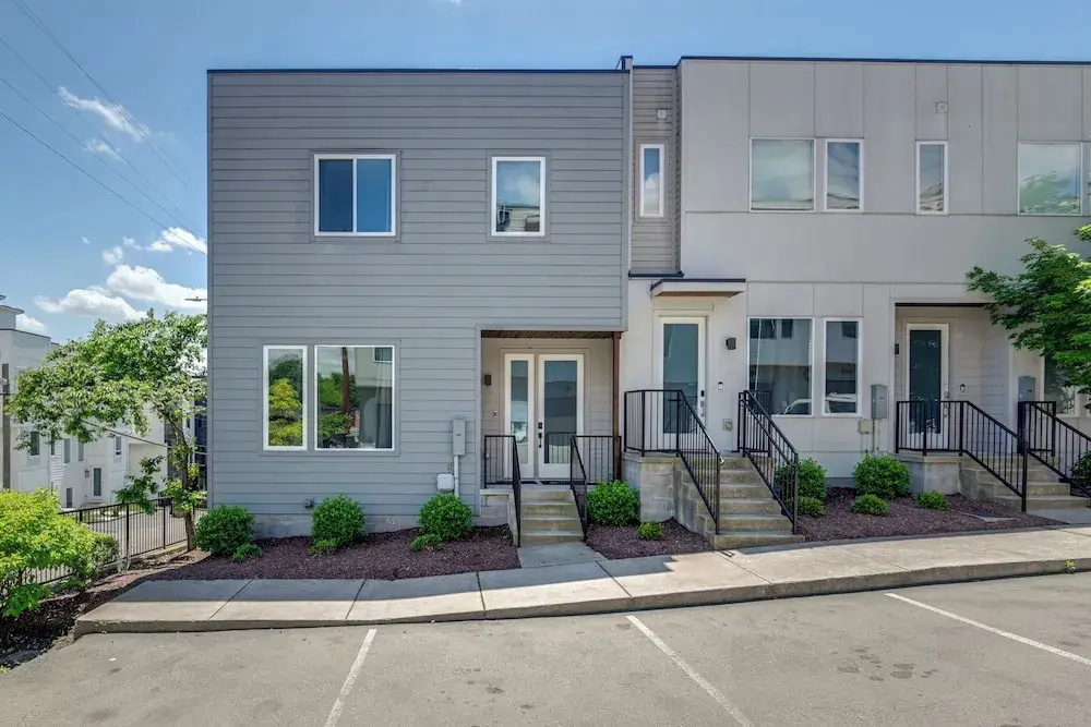Skyline Views: Nashville Townhome 3 Mi to Broadway
