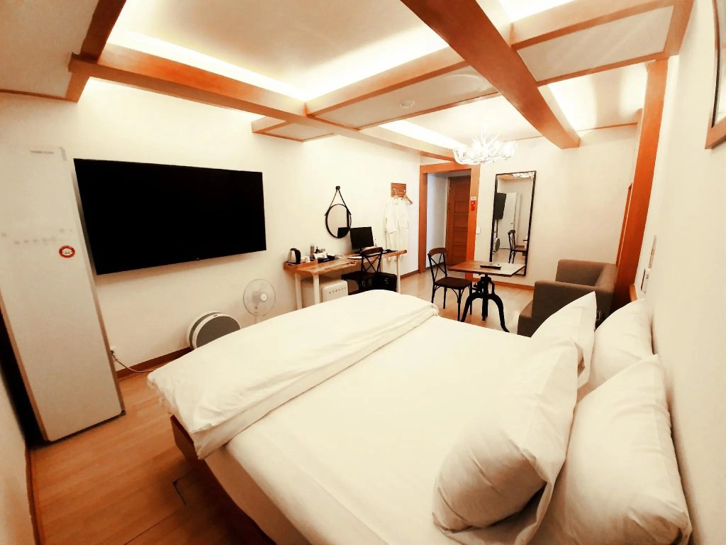Standard Double room (full double bed)