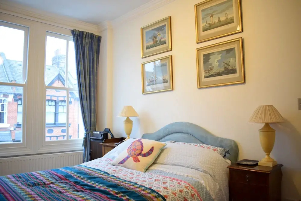Calm 2 Bed Family Home in Shepherd's Bush
