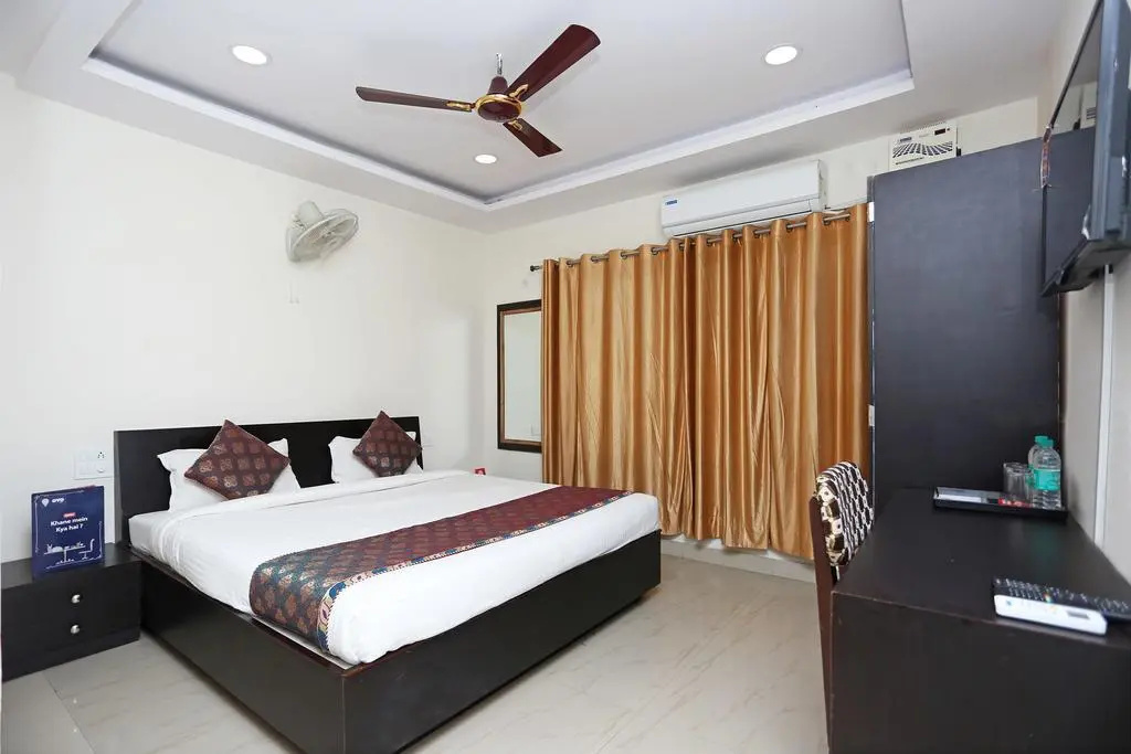 Deluxe Double room (full double bed)