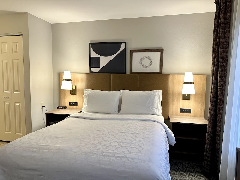 Staybridge Suites Milwaukee West-Oconomowoc by IHG - Chambres