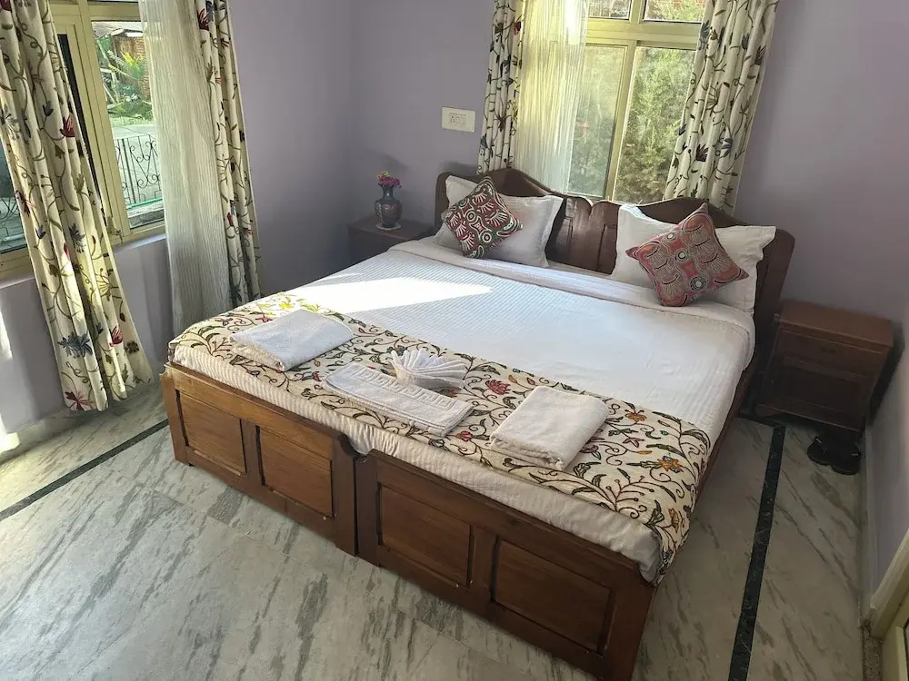 Deluxe Double room with balcony and with courtyard view (full double bed)
