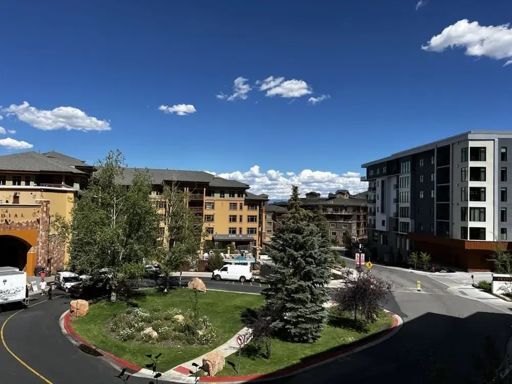Luxury 2 Bedroom Ski in Ski Out 2 Condo