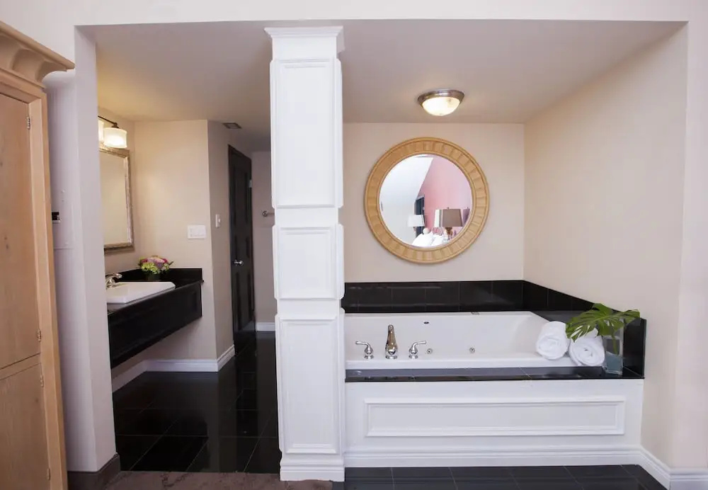 Luxury Double Suite (full double bed)