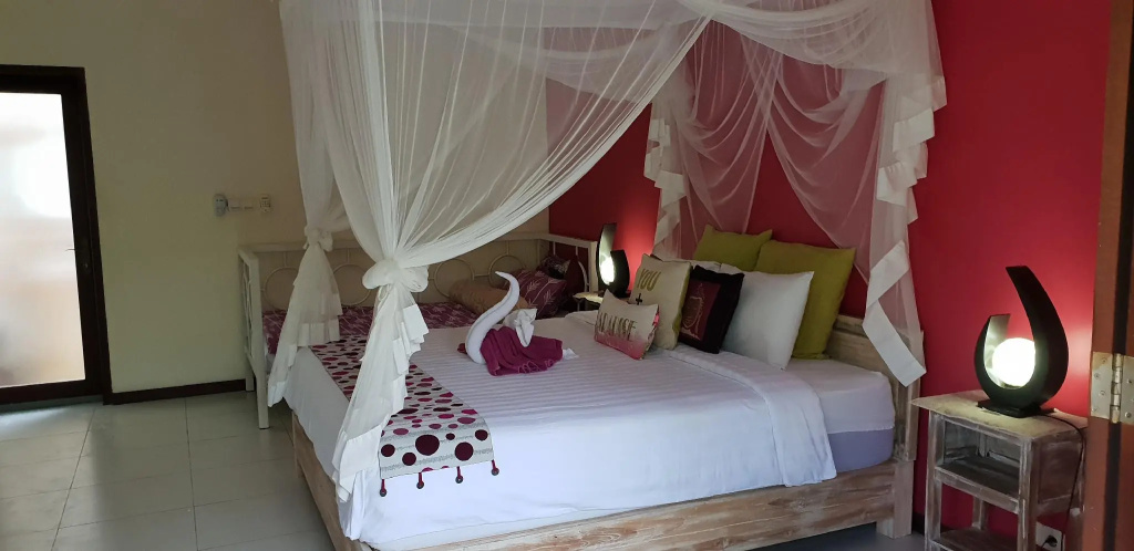 Standard Double room with garden view (full double bed)