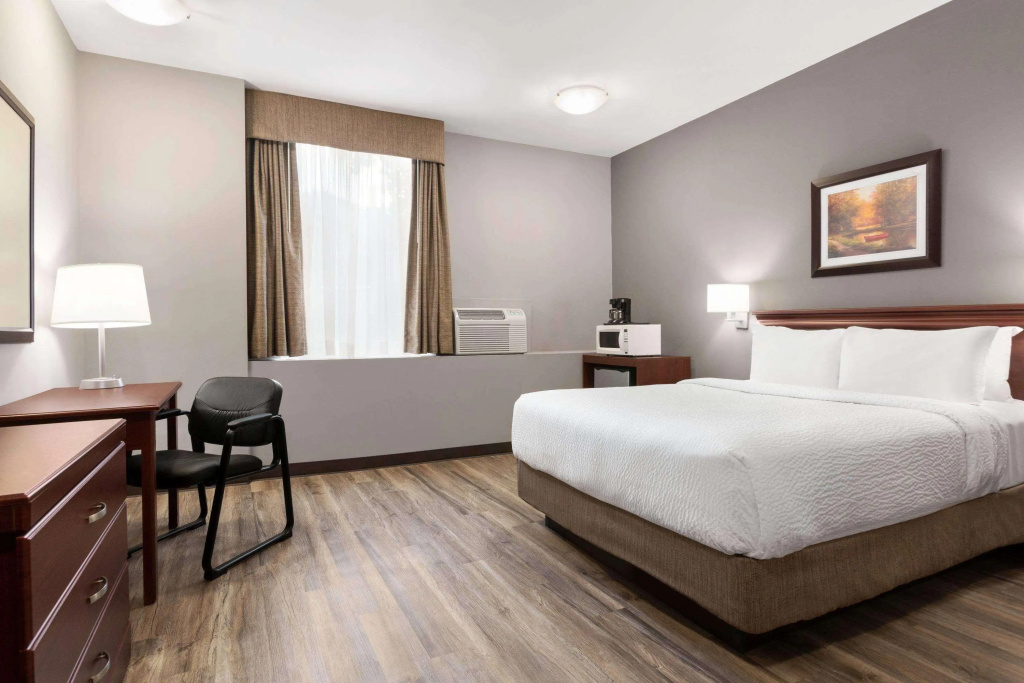 Days Inn Hamilton — 4