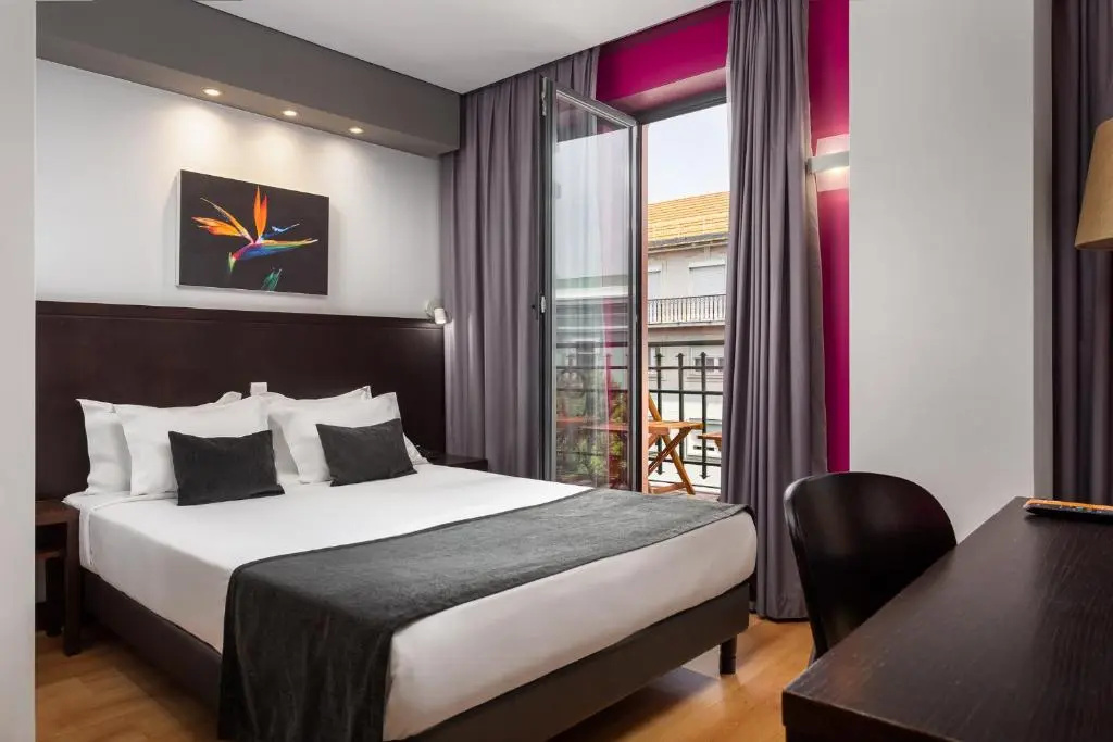 Deluxe Double room with balcony (full double bed)