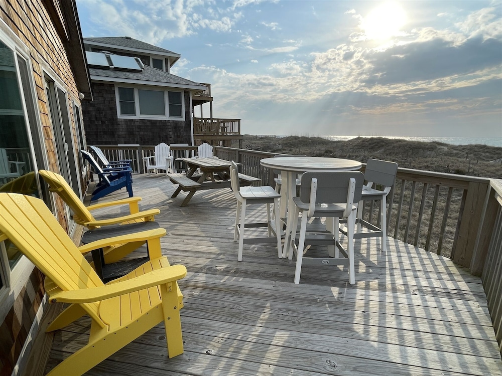 Hatteras Jack 3 Bedroom Cottage by RedAwning