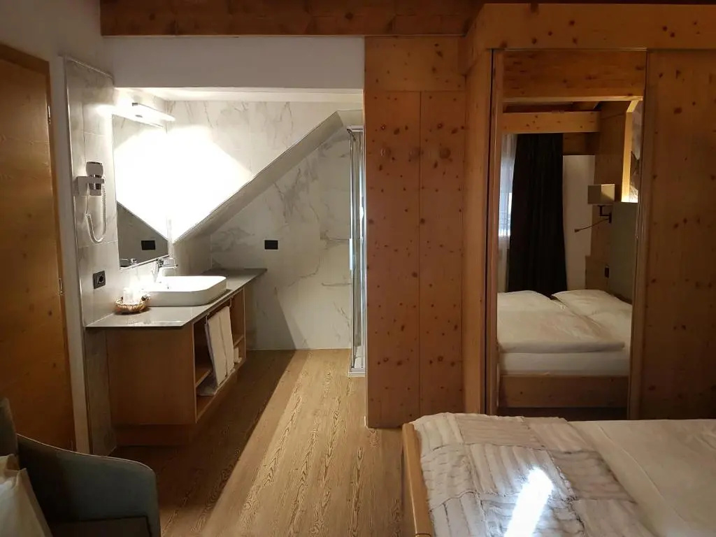 2 Bedrooms Double Duplex Suite (full double bed)