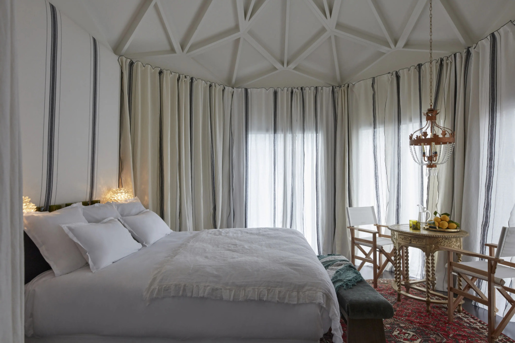 With Spa Lodge