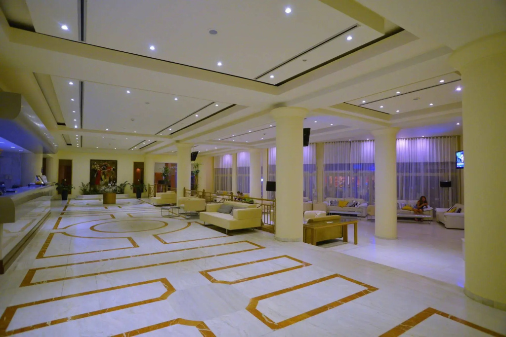 The Golden Coast Beach Hotel - Général