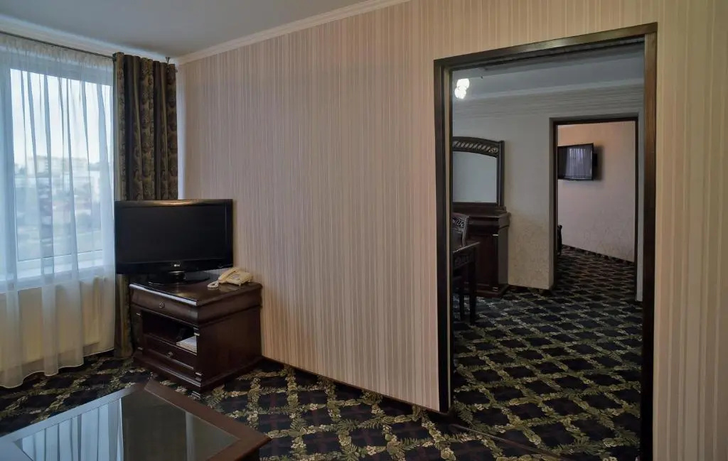Mir Hotel In Rovno