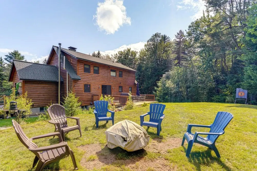 Spacious Wilmington Cabin: Walk to Lake