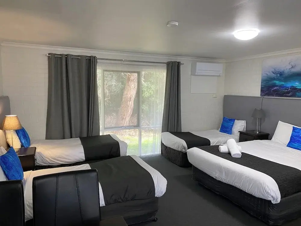 Quintuple Family Suite