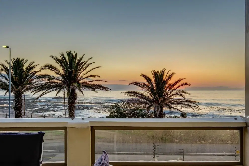 Beautiful Lock up and go in Sea Point With Ocean Views Sundowner Views