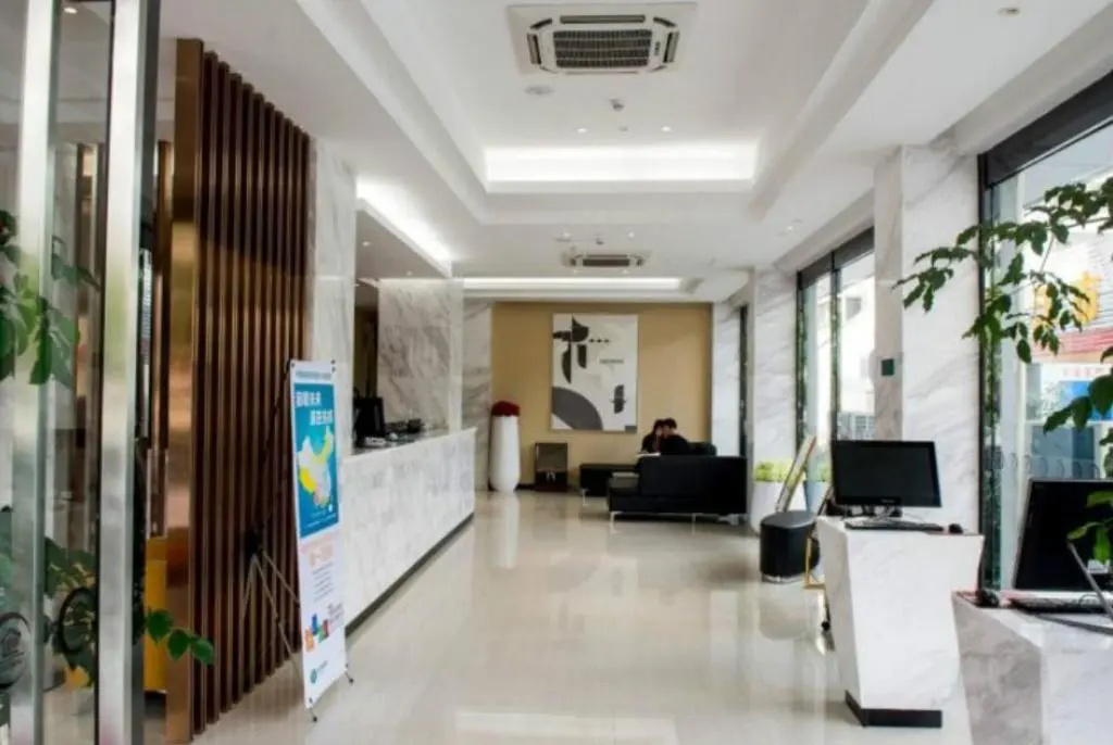 Lobby & Reception