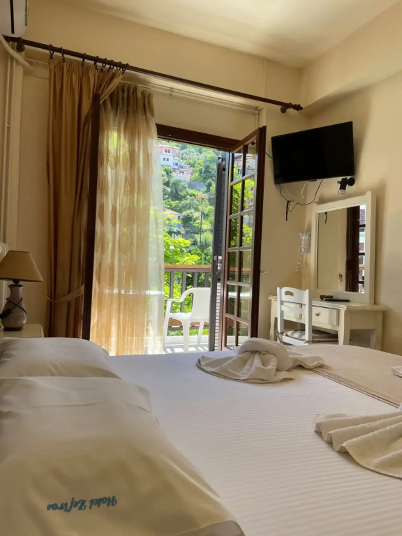 Standard Double room with mountain view (full double bed)