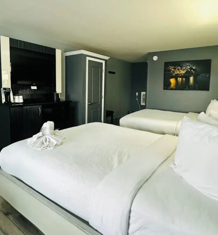 Standard Quadruple room with bay view