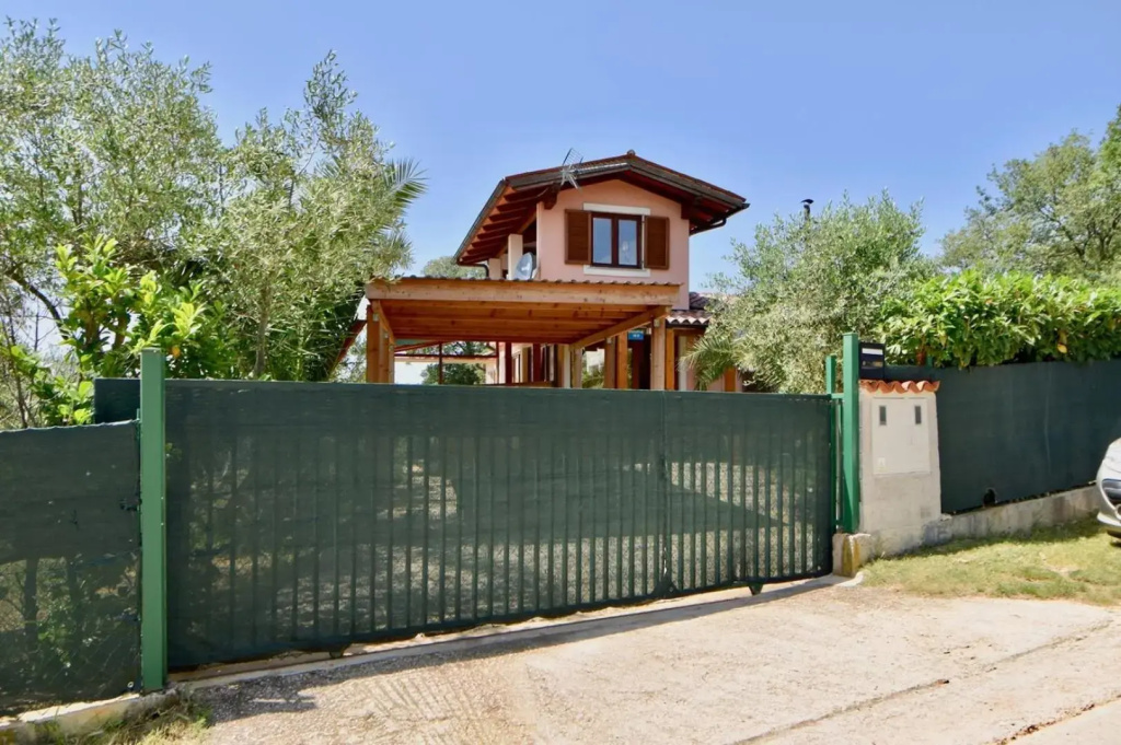 Relaxing holiday house with terrace sea view