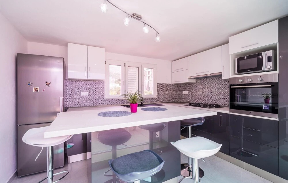 Nice Home in Slano With 6 Bedrooms and Wifi - фото 19