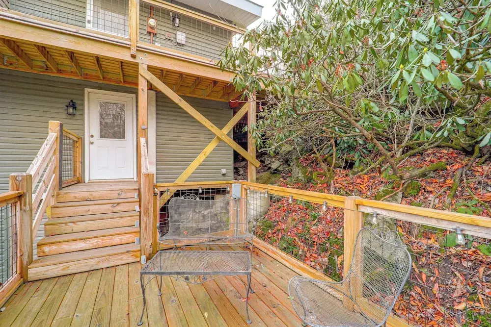 Hike, Ski & Soak: Beech Mtn Home w/ Views, Hot Tub