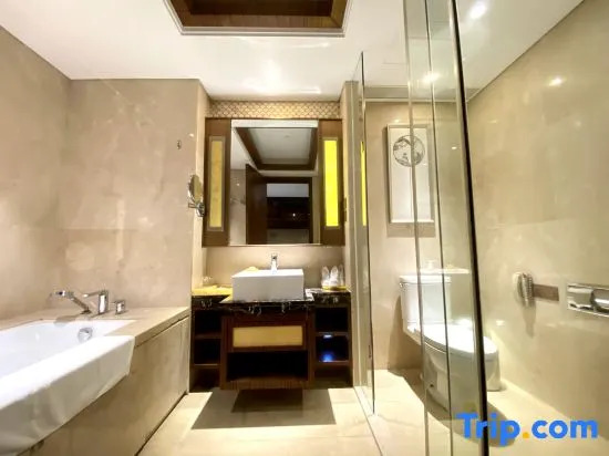 Семейный номер Deluxe с красивым видом из окна в Jinghai Hotel & Resort