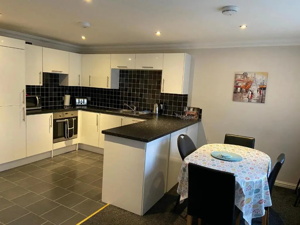 3 Bedrooms Apartment