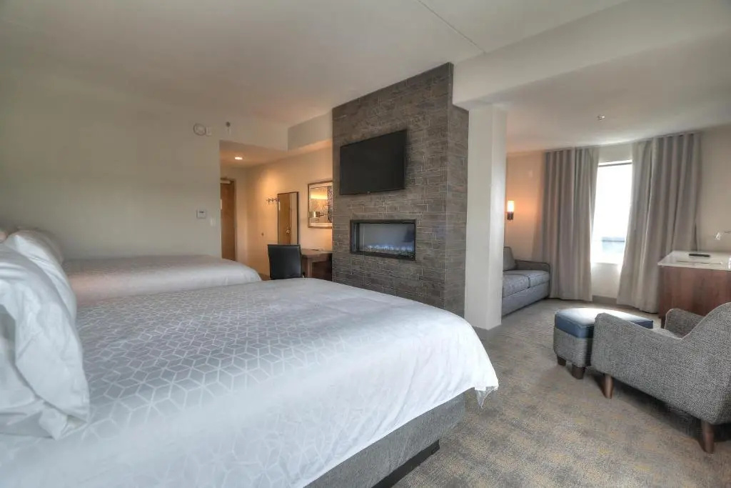 1 Bedroom Quadruple Suite