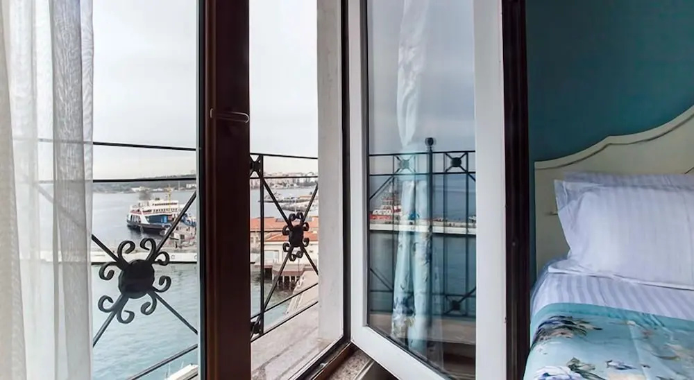 Balcony & Terrace