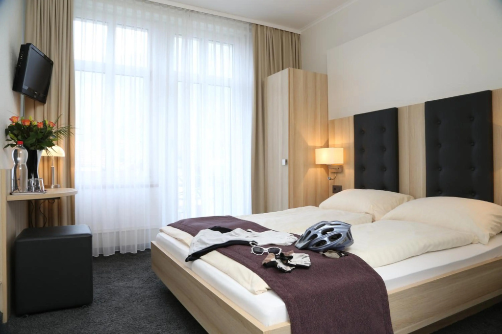 Hotel Lötschberg — 4